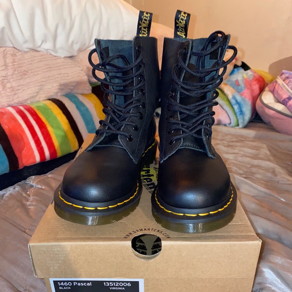NWOT Dr Martens Pascal Virginia 1460